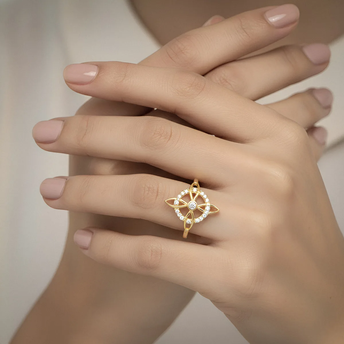 Anillo Oro 10k Nudo de Bruja con Zirconia Unisex - Imagen 8
