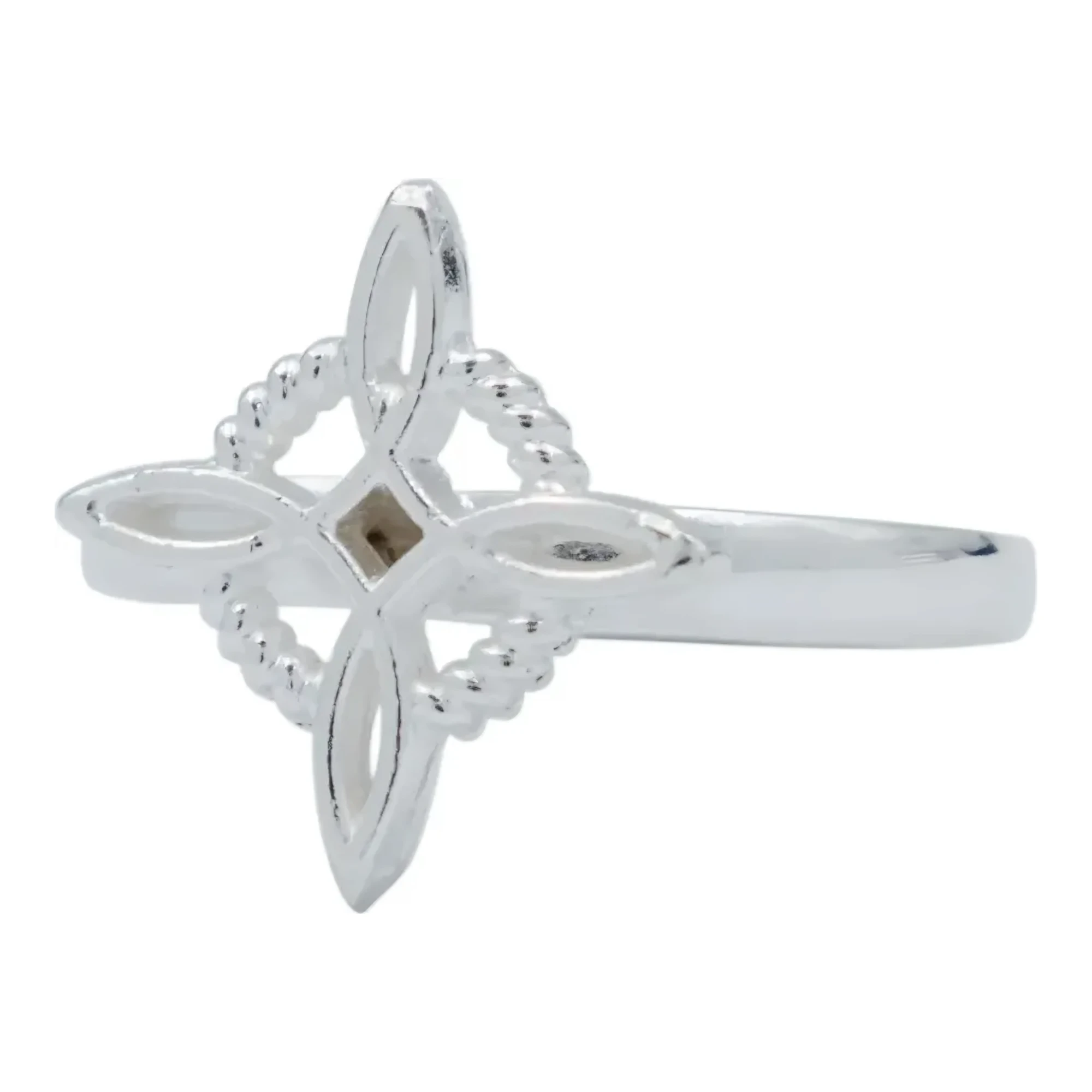 Anillo de Plata .925 Nacional con diseño de Nudo de Bruja Celta, color plata, para protección. Joyería esotérica de 2.4g.