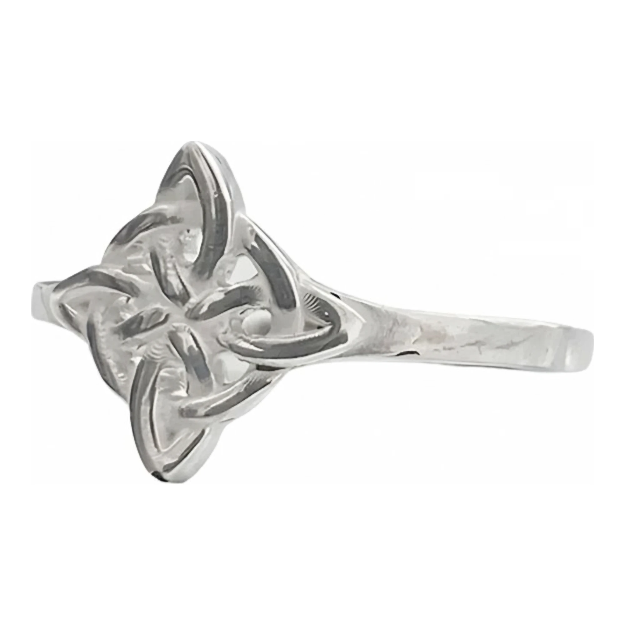 Anillo nudo de brujas celta en plata .925 nacional de 3.1g, tono plateado brillante, acabado liso, amuleto proteccion talla