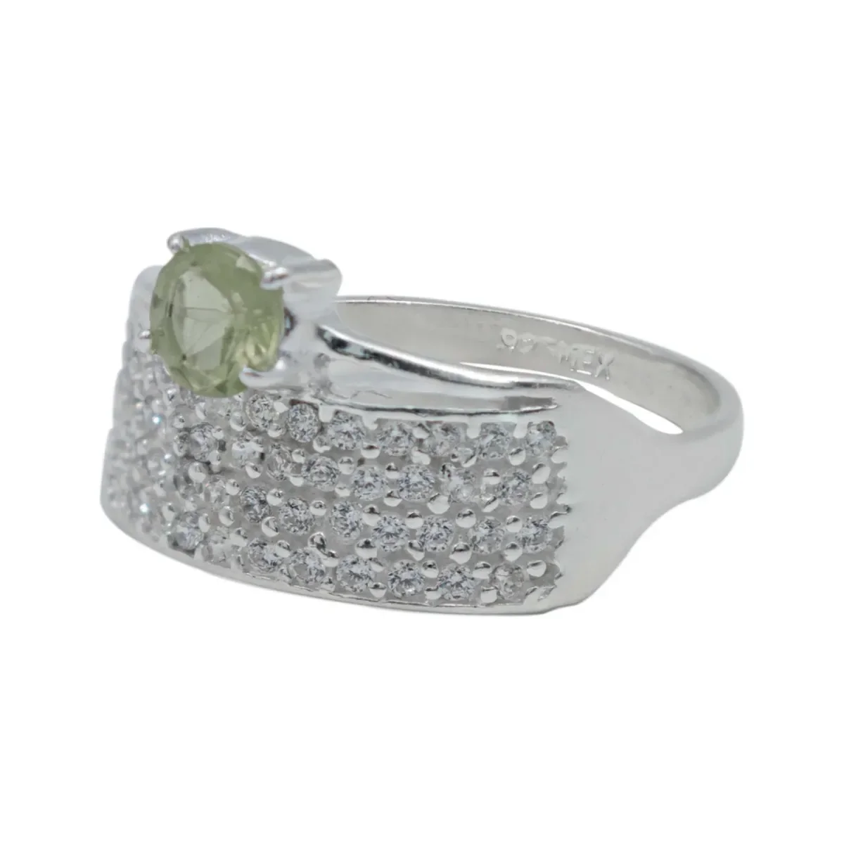 Anillo de plata .925 con peridoto natural verde, diseño artesanal mexicano. Anillo solitario con gema de peridoto, estilo min