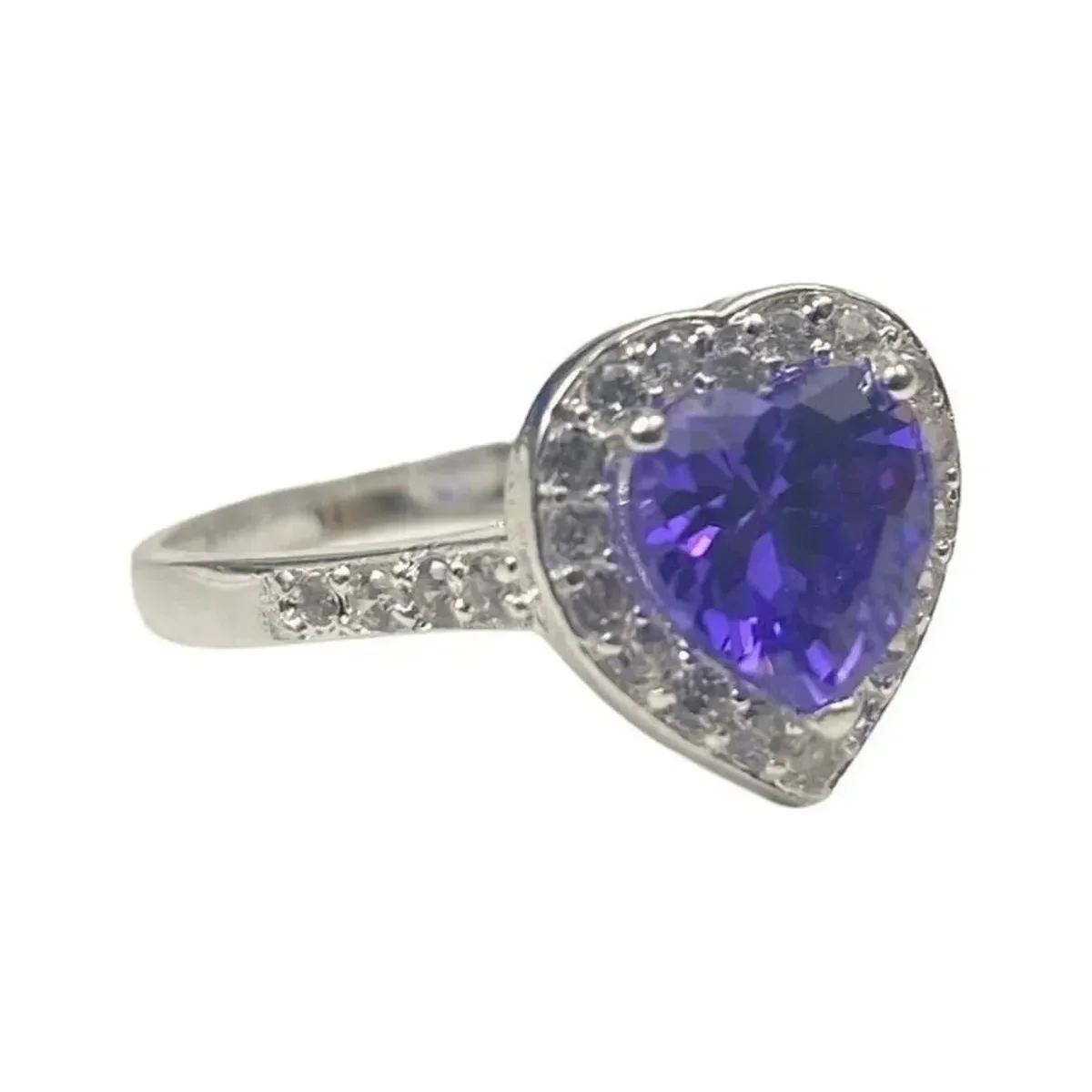 Anillo solitario corazón de Plata .925 con zirconia violeta brillante, joyería artesanal mexicana, diseño minimalista y moder