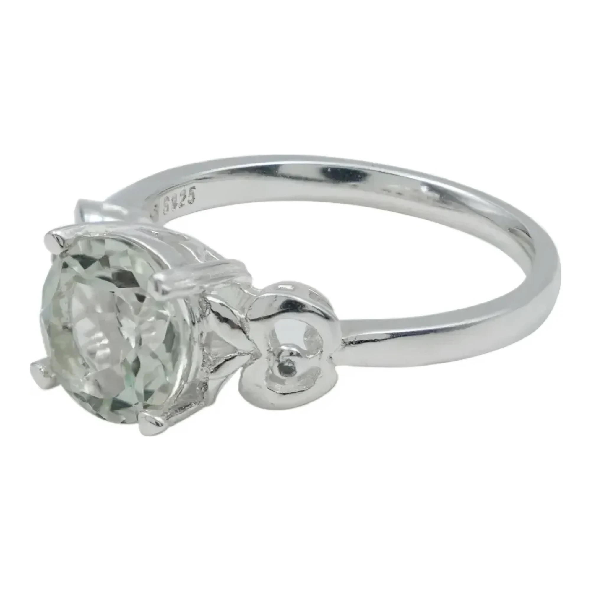 Anillo solitario de plata .925 con amatista verde prasiolita natural montada en bisel clásico de ocho milímetros para boda