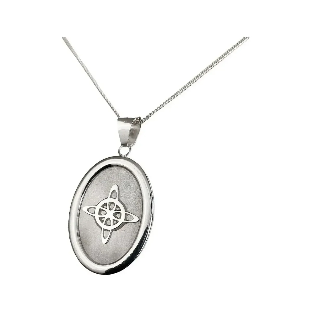 Collar Plata 925 con Dije Nudo de Bruja encapsulado y Cadena Barbada Joyaris