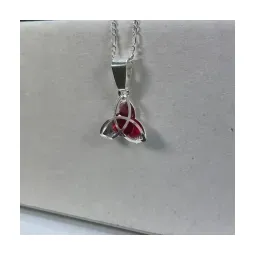 Collar Plata .925 Dije Triqueta Celta Zirconia Roja con Cadena - Imagen 3