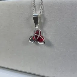 Collar Plata .925 Dije Triqueta Celta Zirconia Roja con Cadena - Imagen 3