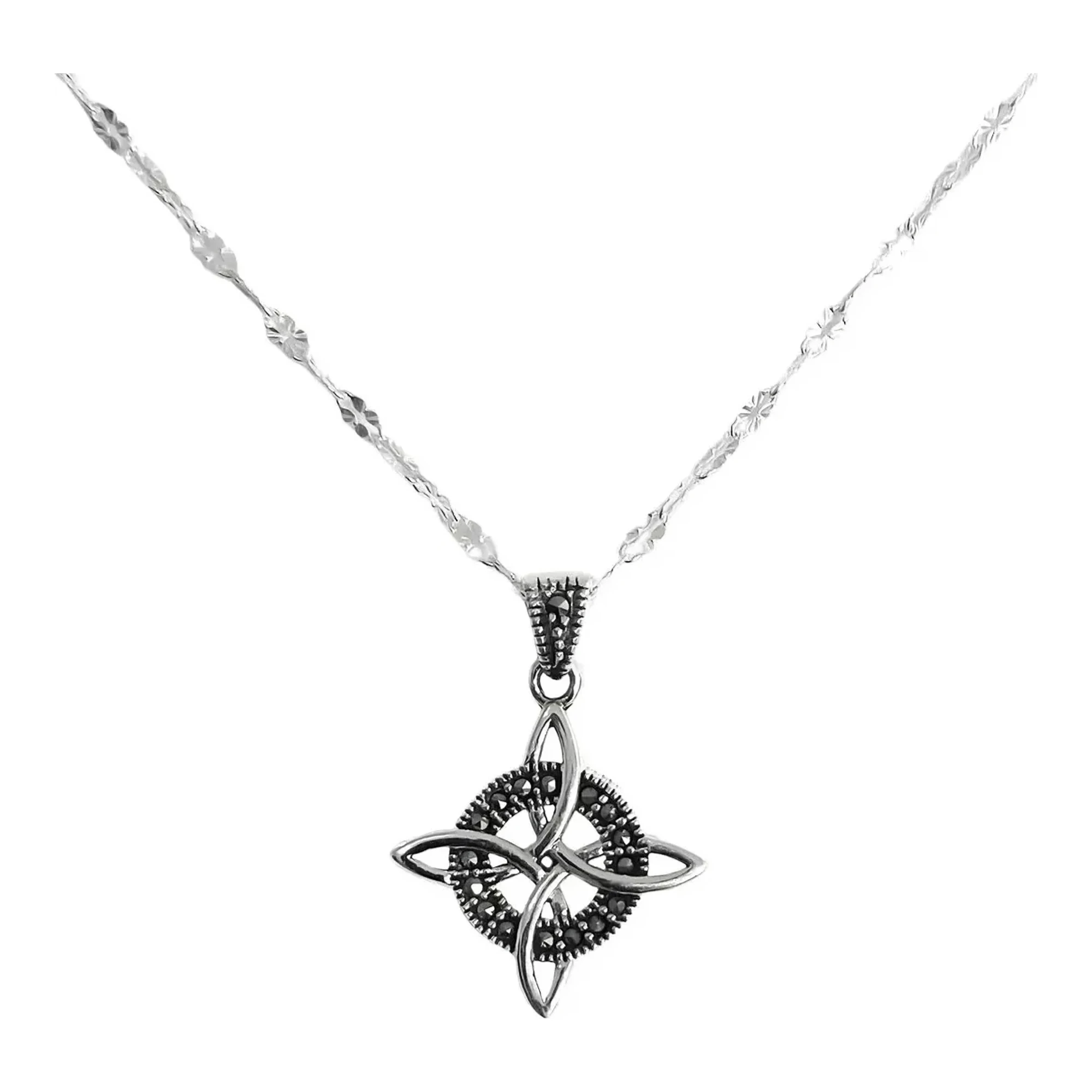 Dije nudo de bruja en plata 925 tailandesa brillante con zirconia central blanca y cadena granito cafe de 50cm con bandola